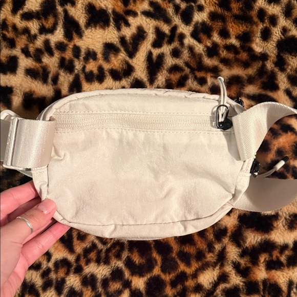 Nike Off-White Belt Bag - Picture 2 of 3